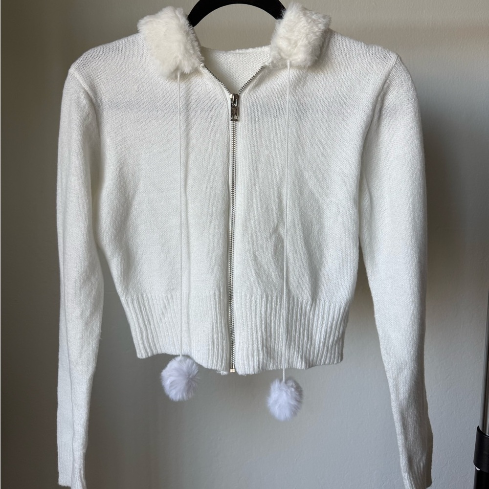 Cream faux fur–lined zip-up • cozy pom pom ties & soft lining